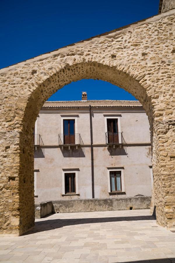 Hotel Palazzo Laureano - Dimora Storica Tricarico Exterior foto
